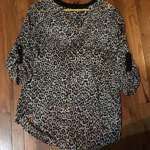 Maurice's Hi-lo shirt. Size medium
